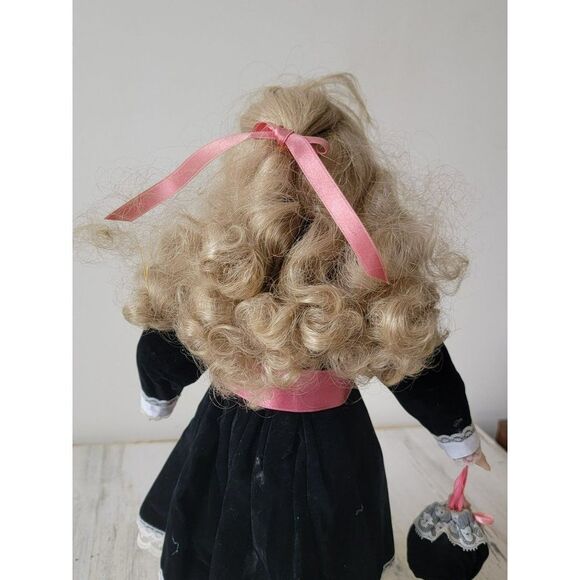 Brinn's Lindsey porcelain doll collectible decor figure - Picture 14 of 16